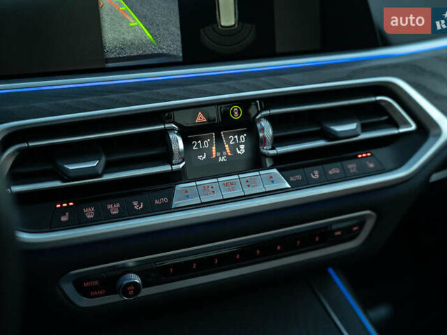 Серый БМВ X7, объемом двигателя 3 л и пробегом 56 тыс. км за 68900 $, фото 32 на Automoto.ua