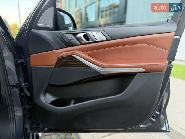 Серый БМВ X7, объемом двигателя 2.99 л и пробегом 194 тыс. км за 65900 $, фото 84 на Automoto.ua