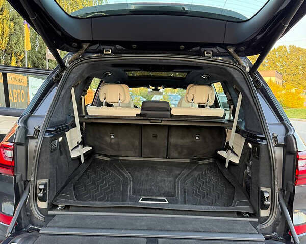 Серый БМВ X7, объемом двигателя 3 л и пробегом 45 тыс. км за 97500 $, фото 16 на Automoto.ua