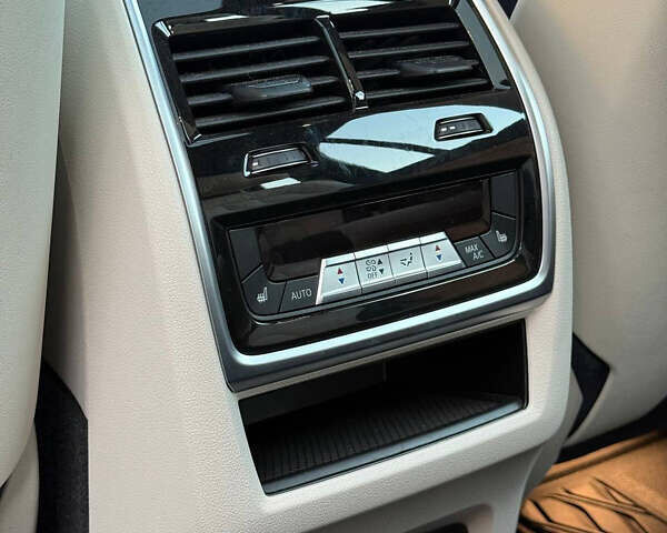 Серый БМВ X7, объемом двигателя 3 л и пробегом 45 тыс. км за 97500 $, фото 26 на Automoto.ua