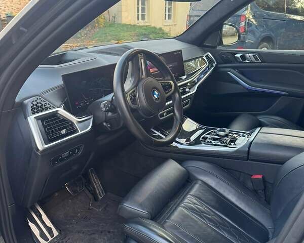 Серый БМВ X7, объемом двигателя 4.39 л и пробегом 97 тыс. км за 119000 $, фото 7 на Automoto.ua
