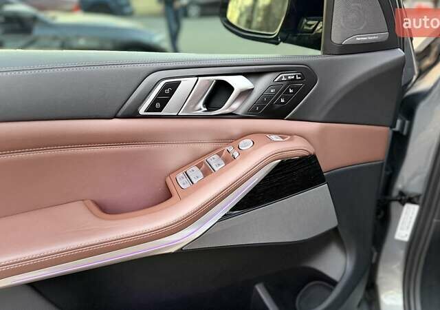 Серый БМВ X7, объемом двигателя 4.39 л и пробегом 83 тыс. км за 135000 $, фото 36 на Automoto.ua