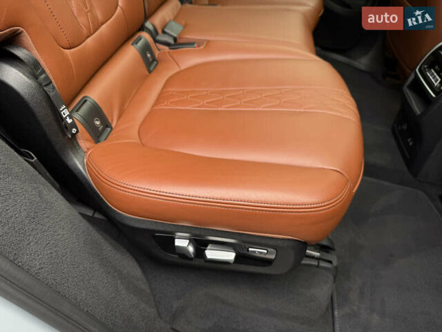 Серый БМВ X7, объемом двигателя 4.39 л и пробегом 45 тыс. км за 129900 $, фото 38 на Automoto.ua