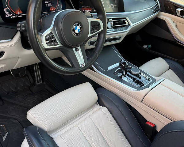 Серый БМВ X7, объемом двигателя 3 л и пробегом 45 тыс. км за 97500 $, фото 20 на Automoto.ua