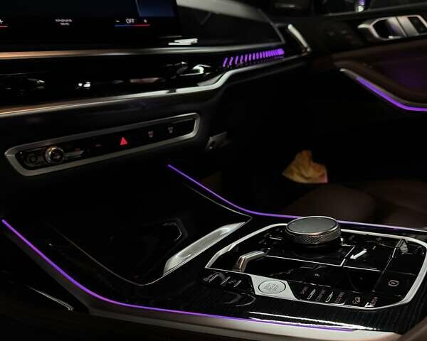 Серый БМВ X7, объемом двигателя 4.39 л и пробегом 83 тыс. км за 135000 $, фото 18 на Automoto.ua