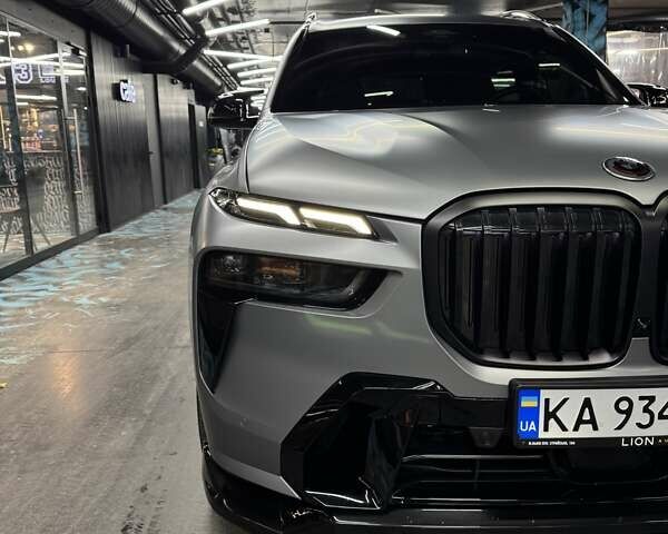 Серый БМВ X7, объемом двигателя 4.39 л и пробегом 83 тыс. км за 135000 $, фото 2 на Automoto.ua