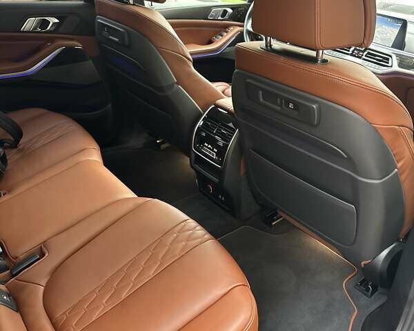 Сірий БМВ X7, об'ємом двигуна 2.99 л та пробігом 55 тис. км за 105900 $, фото 28 на Automoto.ua