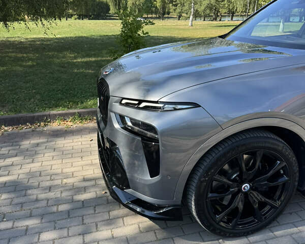 Серый БМВ X7, объемом двигателя 4.39 л и пробегом 60 тыс. км за 127000 $, фото 1 на Automoto.ua