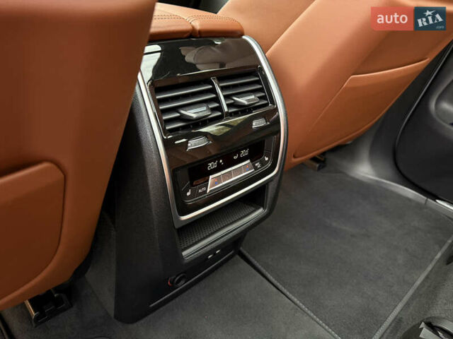 Серый БМВ X7, объемом двигателя 4.39 л и пробегом 45 тыс. км за 129900 $, фото 41 на Automoto.ua