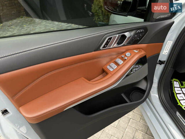 Серый БМВ X7, объемом двигателя 4.39 л и пробегом 45 тыс. км за 129900 $, фото 45 на Automoto.ua