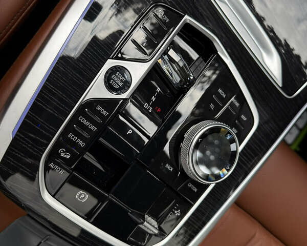 Серый БМВ X7, объемом двигателя 4.39 л и пробегом 45 тыс. км за 129900 $, фото 24 на Automoto.ua