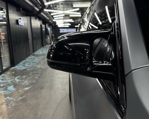 Серый БМВ X7, объемом двигателя 4.39 л и пробегом 83 тыс. км за 135000 $, фото 28 на Automoto.ua