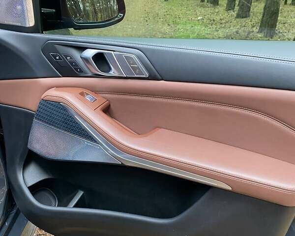 Серый БМВ X7, объемом двигателя 2.99 л и пробегом 48 тыс. км за 117900 $, фото 7 на Automoto.ua