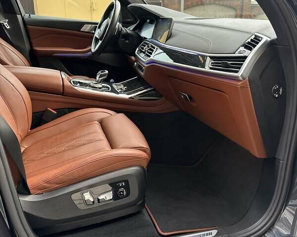 Сірий БМВ X7, об'ємом двигуна 2.99 л та пробігом 55 тис. км за 105900 $, фото 22 на Automoto.ua