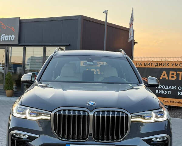 Серый БМВ X7, объемом двигателя 3 л и пробегом 45 тыс. км за 104000 $, фото 3 на Automoto.ua