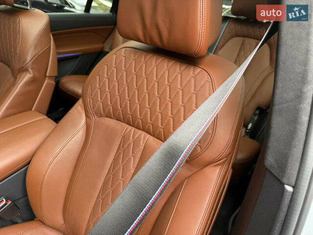 Серый БМВ X7, объемом двигателя 4.39 л и пробегом 45 тыс. км за 129900 $, фото 32 на Automoto.ua