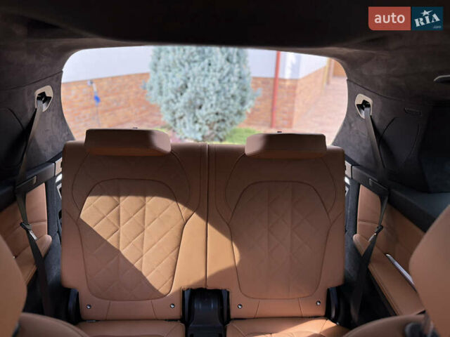 Серый БМВ X7, объемом двигателя 3 л и пробегом 22 тыс. км за 85900 $, фото 54 на Automoto.ua