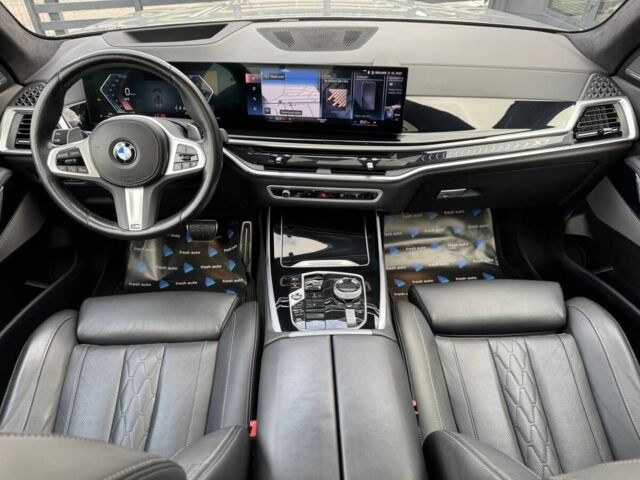 Серый БМВ X7, объемом двигателя 3 л и пробегом 99 тыс. км за 114000 $, фото 3 на Automoto.ua