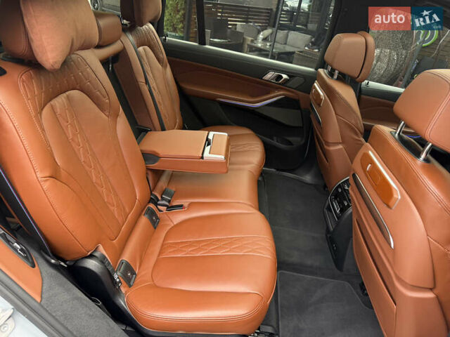 Серый БМВ X7, объемом двигателя 4.39 л и пробегом 45 тыс. км за 129900 $, фото 37 на Automoto.ua