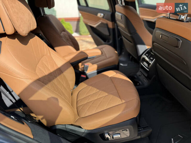 Серый БМВ X7, объемом двигателя 3 л и пробегом 22 тыс. км за 85900 $, фото 24 на Automoto.ua