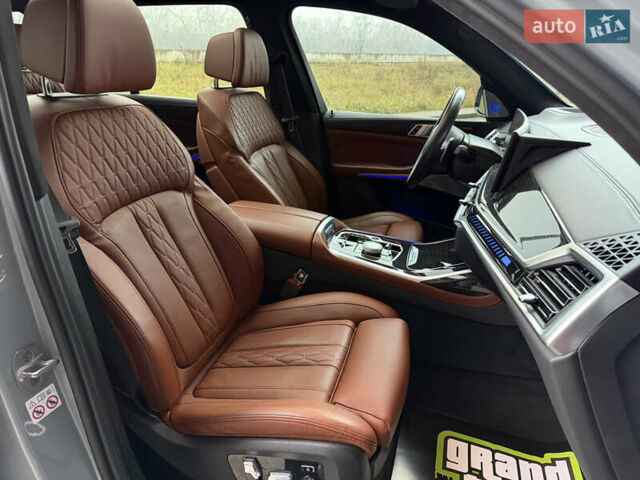 Сірий БМВ X7, об'ємом двигуна 4.39 л та пробігом 52 тис. км за 128000 $, фото 46 на Automoto.ua
