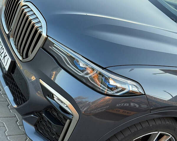 Серый БМВ X7, объемом двигателя 3 л и пробегом 45 тыс. км за 97500 $, фото 10 на Automoto.ua