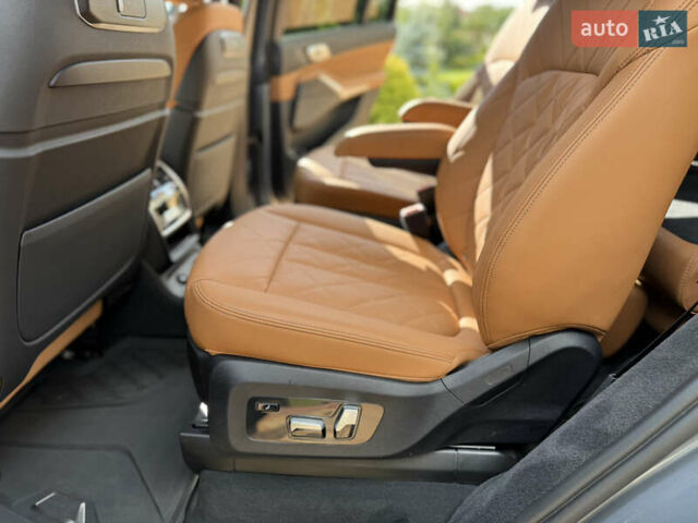 Серый БМВ X7, объемом двигателя 3 л и пробегом 22 тыс. км за 85900 $, фото 26 на Automoto.ua