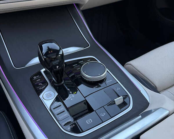 Серый БМВ X7, объемом двигателя 3 л и пробегом 45 тыс. км за 97500 $, фото 32 на Automoto.ua