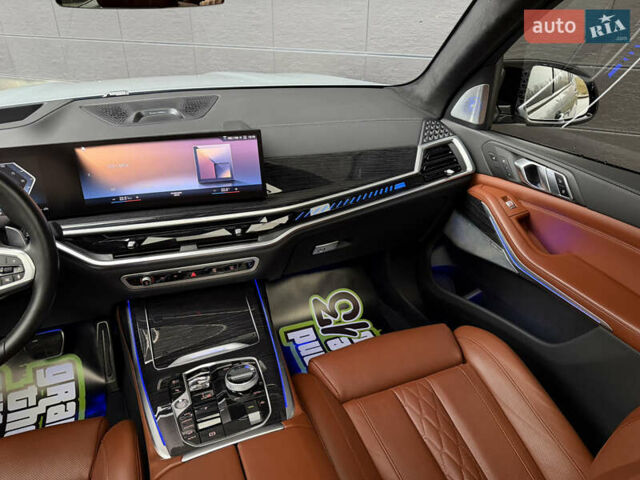 Сірий БМВ X7, об'ємом двигуна 4.39 л та пробігом 52 тис. км за 128000 $, фото 35 на Automoto.ua