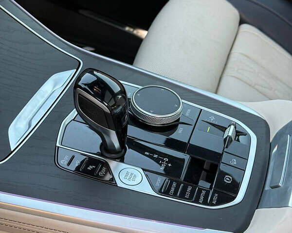 Серый БМВ X7, объемом двигателя 3 л и пробегом 45 тыс. км за 97500 $, фото 23 на Automoto.ua