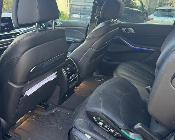 Серый БМВ X7, объемом двигателя 4.39 л и пробегом 97 тыс. км за 119000 $, фото 11 на Automoto.ua