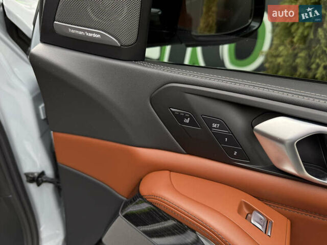 Серый БМВ X7, объемом двигателя 4.39 л и пробегом 45 тыс. км за 129900 $, фото 30 на Automoto.ua