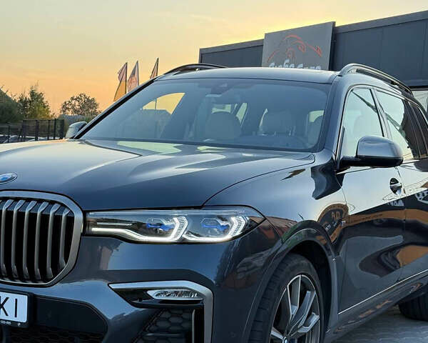 Серый БМВ X7, объемом двигателя 3 л и пробегом 45 тыс. км за 104000 $, фото 2 на Automoto.ua