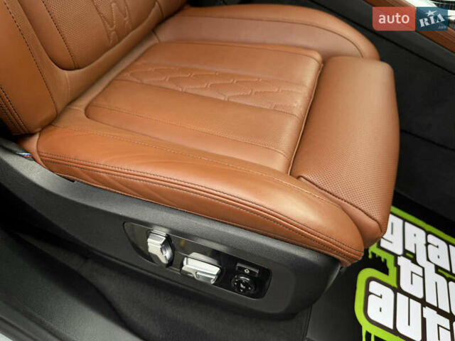 Серый БМВ X7, объемом двигателя 4.39 л и пробегом 45 тыс. км за 129900 $, фото 35 на Automoto.ua