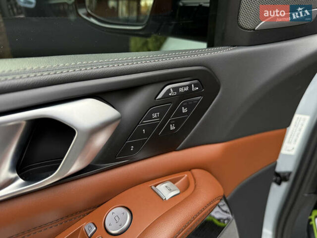 Серый БМВ X7, объемом двигателя 4.39 л и пробегом 45 тыс. км за 129900 $, фото 44 на Automoto.ua