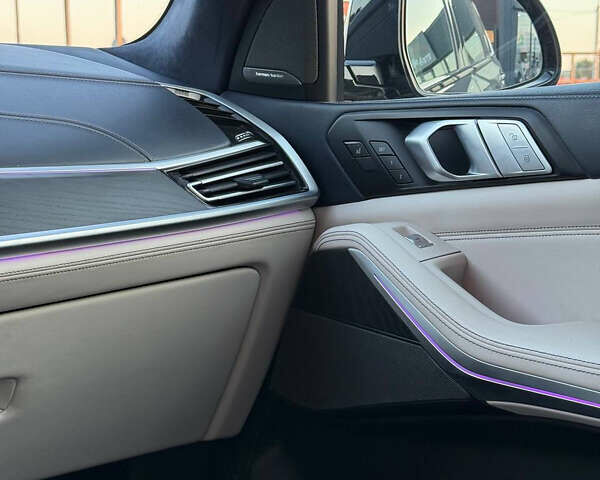 Серый БМВ X7, объемом двигателя 3 л и пробегом 45 тыс. км за 97500 $, фото 35 на Automoto.ua