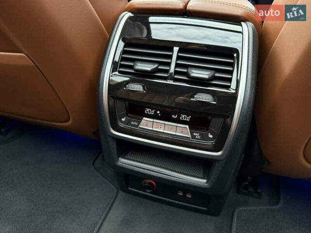 Серый БМВ X7, объемом двигателя 4.39 л и пробегом 45 тыс. км за 129900 $, фото 29 на Automoto.ua