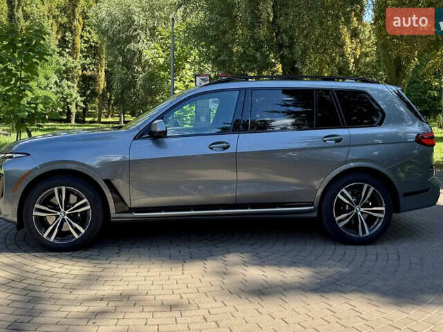Серый БМВ X7, объемом двигателя 3 л и пробегом 47 тыс. км за 105000 $, фото 2 на Automoto.ua