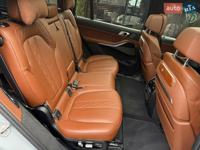 Серый БМВ X7, объемом двигателя 4.39 л и пробегом 45 тыс. км за 129900 $, фото 39 на Automoto.ua