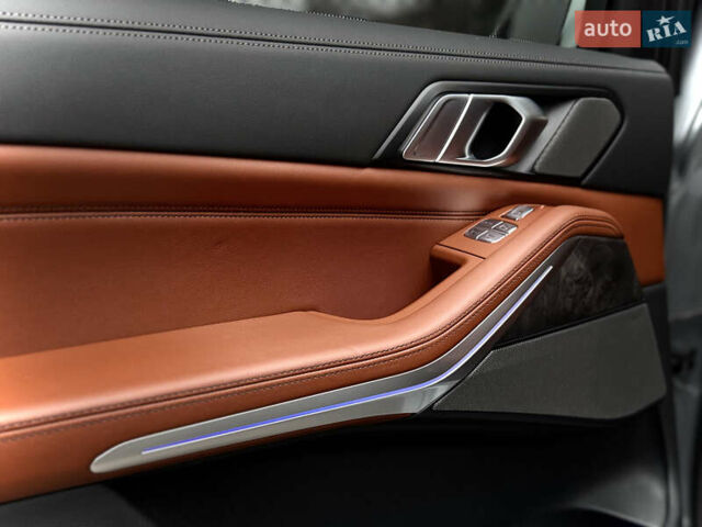 Серый БМВ X7, объемом двигателя 3 л и пробегом 63 тыс. км за 91000 $, фото 96 на Automoto.ua