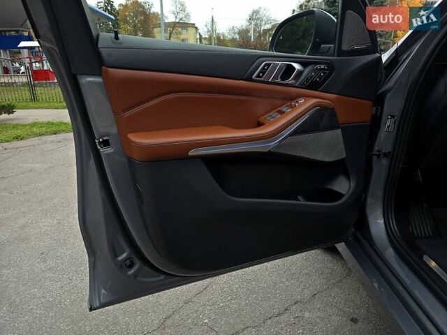 Серый БМВ X7, объемом двигателя 3 л и пробегом 63 тыс. км за 91000 $, фото 56 на Automoto.ua