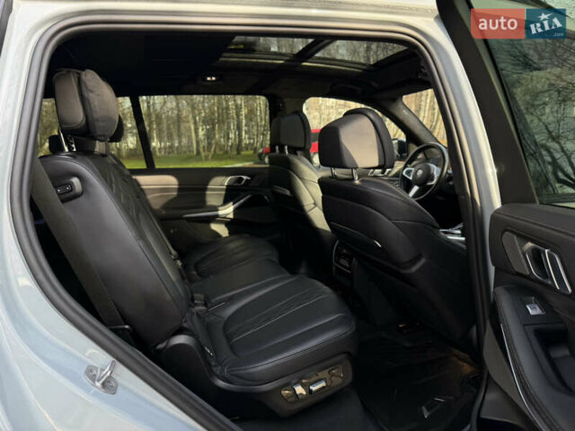 Серый БМВ X7, объемом двигателя 2.99 л и пробегом 82 тыс. км за 119000 $, фото 43 на Automoto.ua