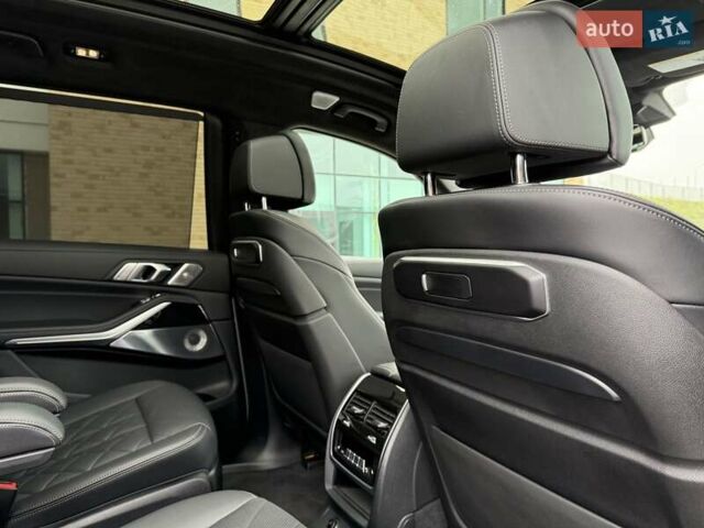 Серый БМВ X7, объемом двигателя 3 л и пробегом 16 тыс. км за 112800 $, фото 72 на Automoto.ua