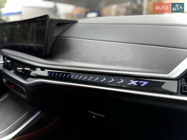 Серый БМВ X7, объемом двигателя 3 л и пробегом 63 тыс. км за 91000 $, фото 32 на Automoto.ua