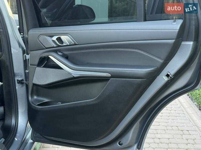 Серый БМВ X7, объемом двигателя 2.99 л и пробегом 99 тыс. км за 110900 $, фото 67 на Automoto.ua
