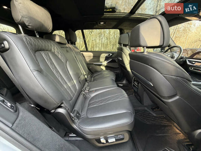 Серый БМВ X7, объемом двигателя 2.99 л и пробегом 82 тыс. км за 119000 $, фото 44 на Automoto.ua