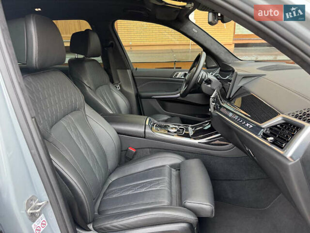 Серый БМВ X7, объемом двигателя 2.99 л и пробегом 81 тыс. км за 122000 $, фото 10 на Automoto.ua