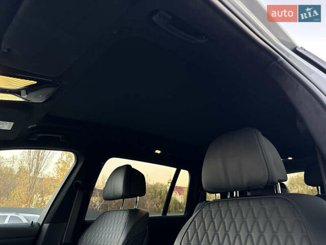 Серый БМВ X7, объемом двигателя 2.99 л и пробегом 86 тыс. км за 119000 $, фото 23 на Automoto.ua