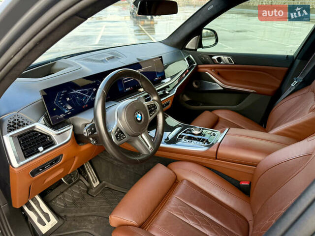 Серый БМВ X7, объемом двигателя 4.39 л и пробегом 45 тыс. км за 139900 $, фото 15 на Automoto.ua