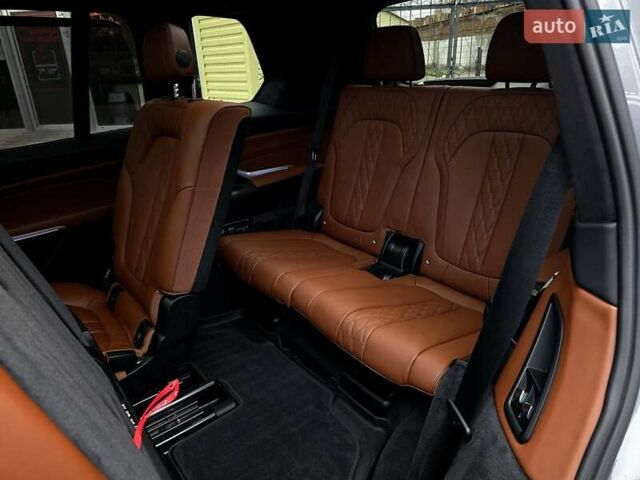Серый БМВ X7, объемом двигателя 3 л и пробегом 63 тыс. км за 91000 $, фото 100 на Automoto.ua
